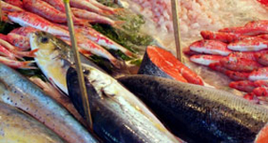 Рыба - содержит полезные жирные кислоты и вредные токсины
